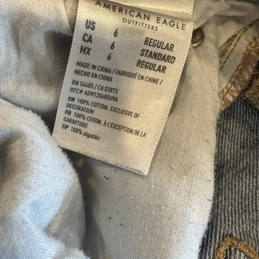 American Eagle Outfitters 90s Boyfriend Jeans Size 6 - Picture 7 of 7